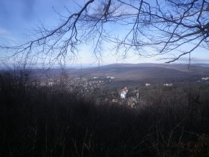 A képen a Budakeszi Tüdőszanatórium közeli és a Rehabilitációs Központ távolabbi épületei. 2019.12.28. Normafa-Lipótmező VSC túra. Fotó: Sándor Tibor